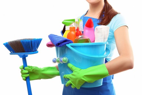 Flexible cleaning support for business interiors in E5