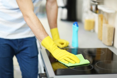 Local cleaners handling a flat move in clean in E5